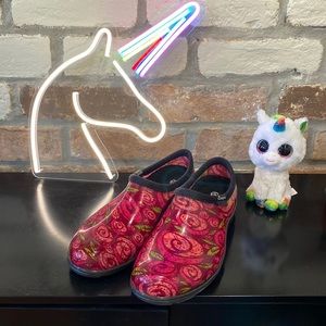 Women’s Sloggers size 11, garden clog shoes pink and maroon